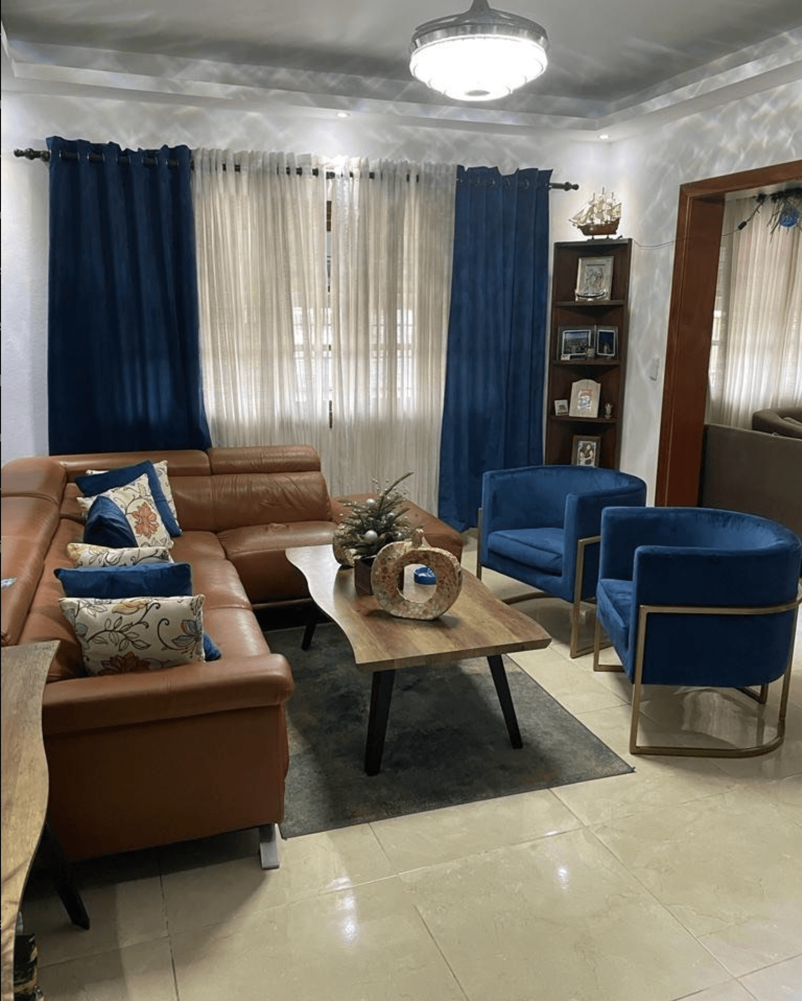 Juego de Sala moderno con sillas azules